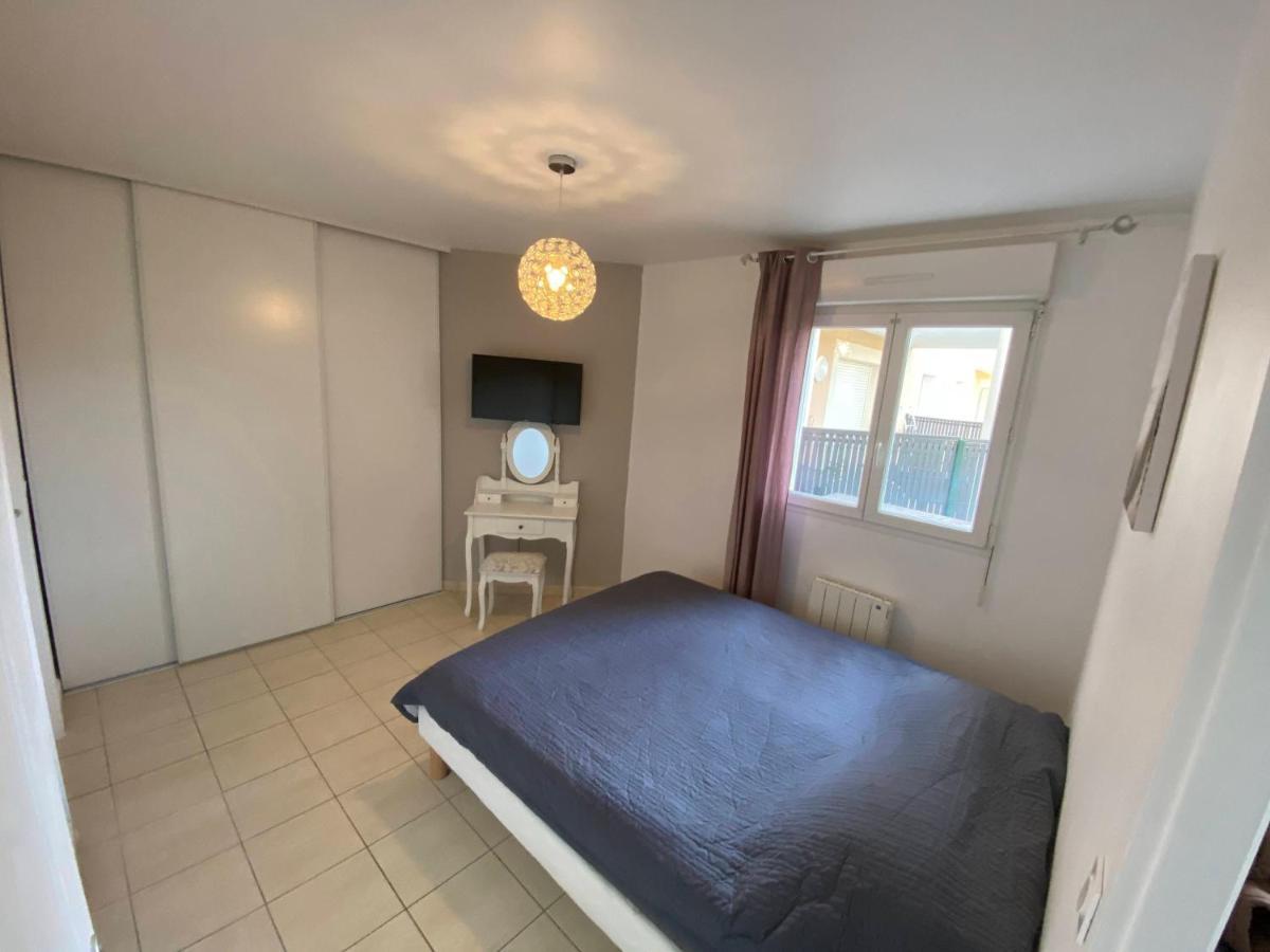 Appartement Entre Lac Et Mer Avec Piscine Péret Dış mekan fotoğraf