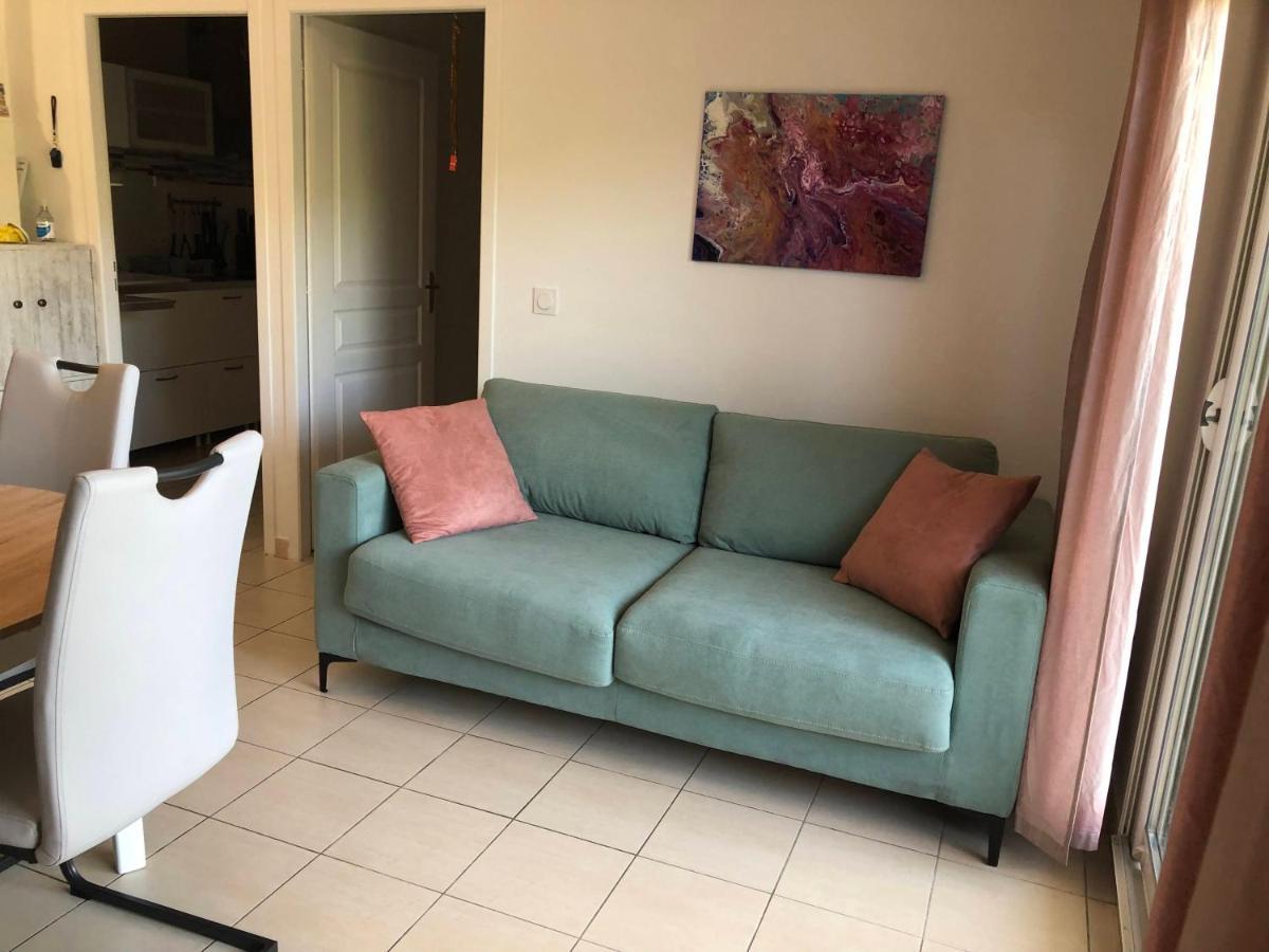 Appartement Entre Lac Et Mer Avec Piscine Péret Dış mekan fotoğraf
